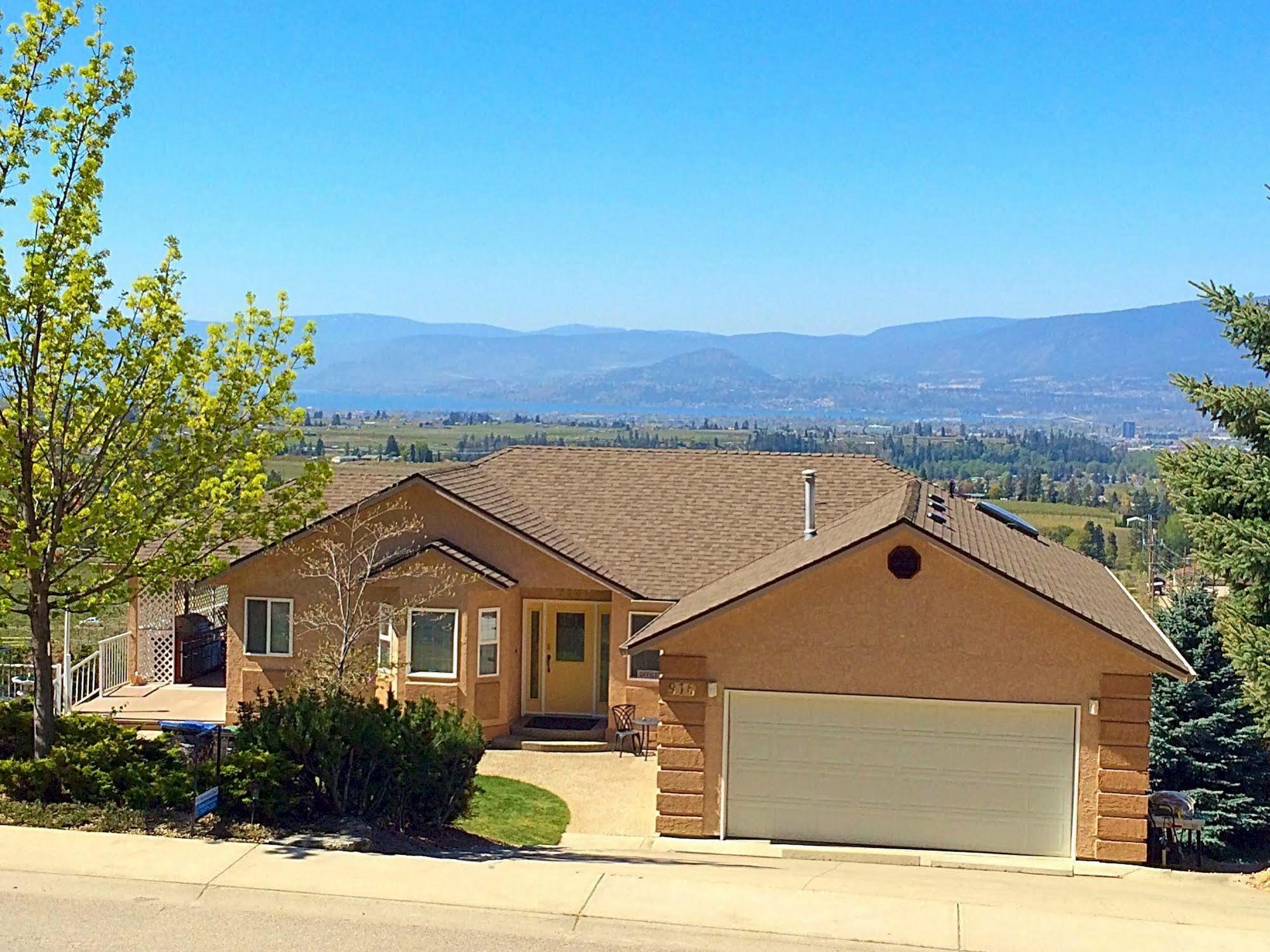 Acker Vacation Rentals Kelowna Exterior photo